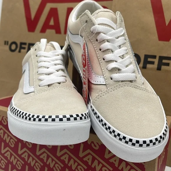 Vans WMNS Tan and White Sneakers Old Skool
Checkerboard Foxing Turtl
VN0A7Q2JDJR - Picture 5 of 16